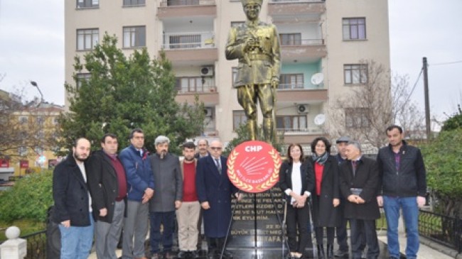 CHP’den Atatürk Anıtına Çelenk