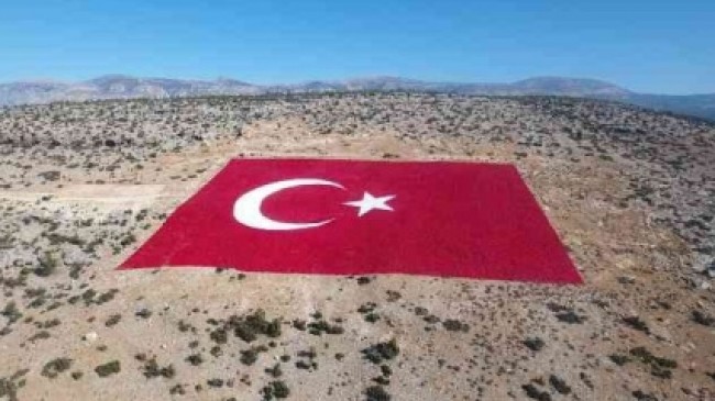 En Büyük Türk Bayrağının  Boyanma Çalışması Tamamlandı