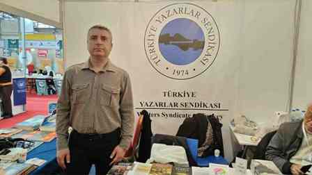 ufuk sürmeli kitap fuarında TYS standında