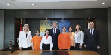 CREATOR: gd-jpeg v1.0 (using IJG JPEG v90), default quality