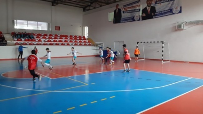 Yıldız Erkekler Futsal İl Birinciliği Müsabakaları Mut’ta Başladı