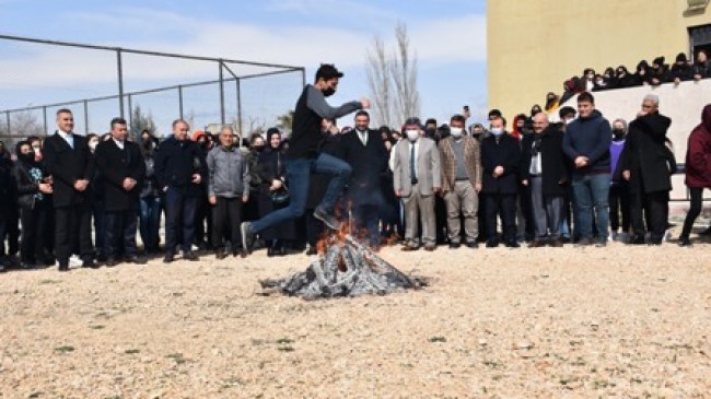 Osman Nuri Yalman Anadolu Lisesi’nde Nevruz Ateşi yandı