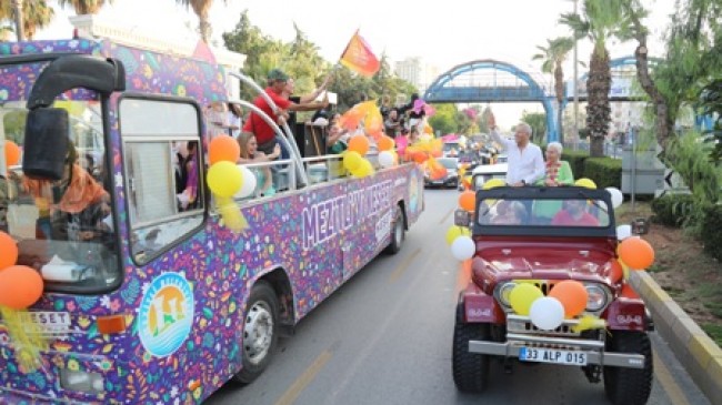 Mersin’in en büyük festivali renkli kortejle başladı