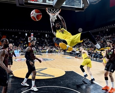 BAŞKAN SEÇER, MSK-GLİNT MANİSA BASKET KARŞILAŞMASINI İZLEDİ (12)