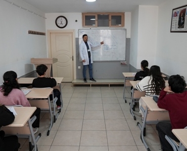 LİSE VE ÜNİVERSİTE YOLCULUĞUNDA, MERSİN BÜYÜKŞEHİR ÖĞRENCİLERİN YANINDA… (4)