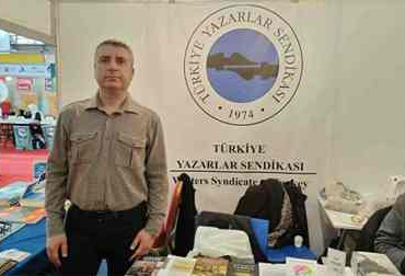 ufuk sürmeli kitap fuarında TYS standında