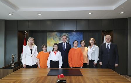 CREATOR: gd-jpeg v1.0 (using IJG JPEG v90), default quality